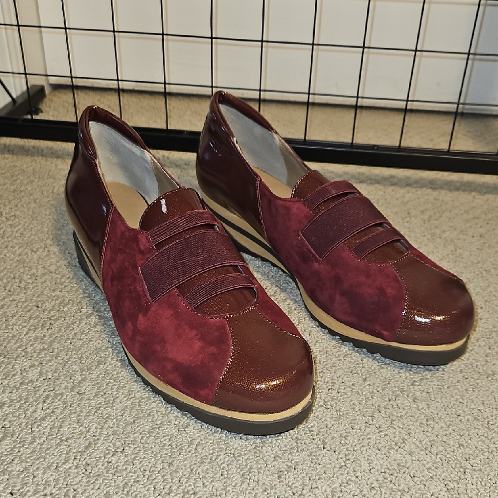 Like New! Bettye Muller Burgundy and Wine Comfort Loafers/Wedges